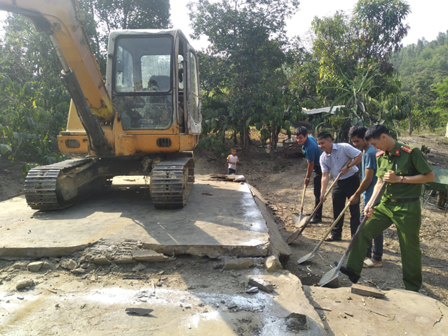 LỄ KHỞI CÔNG XÂY DỰNG NHÀ CHO HỘ NGHÈO, ĐỒNG BÀO DTTS, GIA ĐÌNH CHÍNH SÁCH, HỘ NGHÈO KHÓ KHĂN VỀ NHÀ Ở TRÊN ĐỊA BÀN XÃ VỤ BỔN.